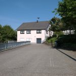 Parkplatz und Außenbereich